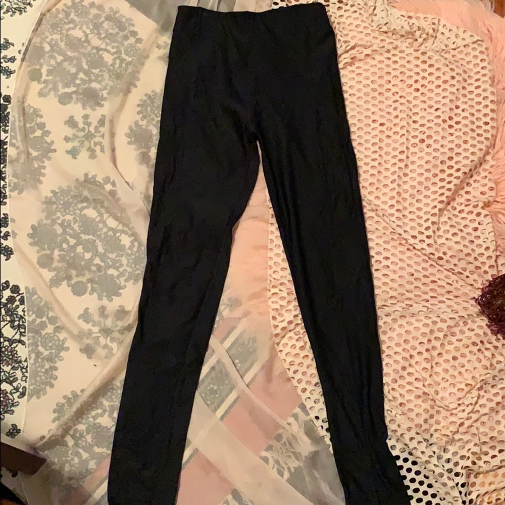 Small black polyester leggings
